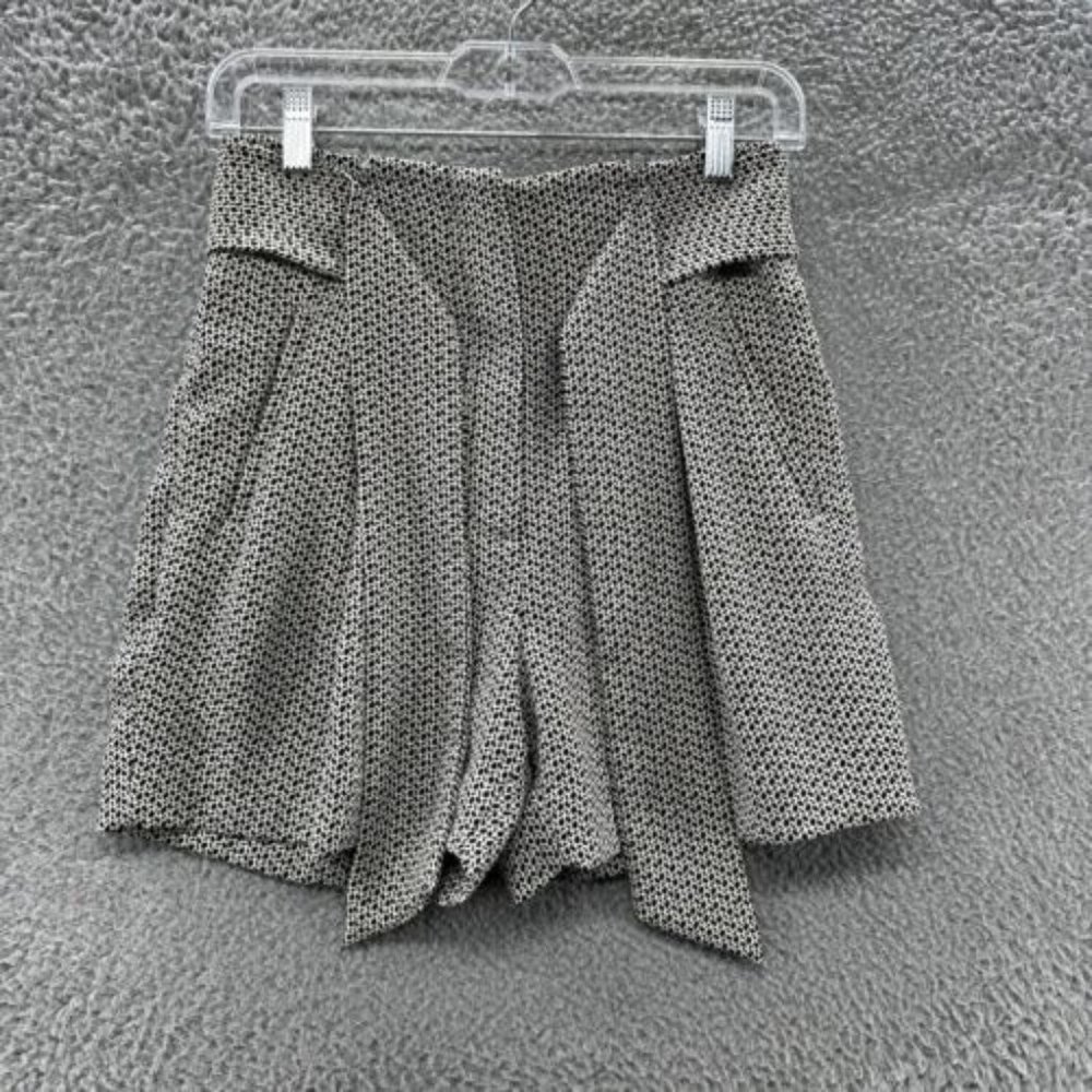 H&M Shorts Women's 2 Black & Beige Geometric Print Paper Bag Shorts Size 2